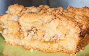 Готовий пиріг за бажанням посипте цукровою пудрою