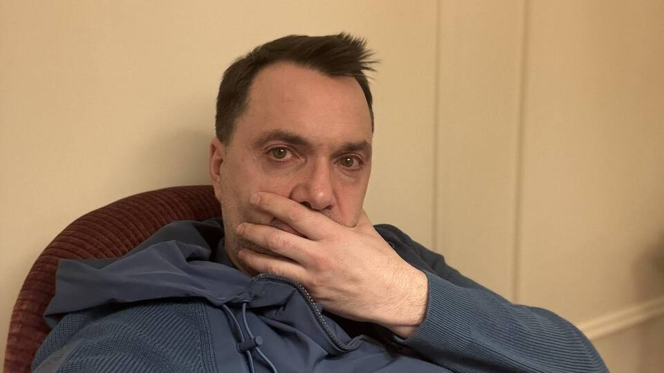 Арестовичу, який виїхав з України, заблокували активи і позбавили нагород