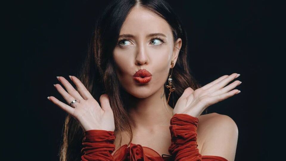 Дорофеева с 2020 года выступает сольно