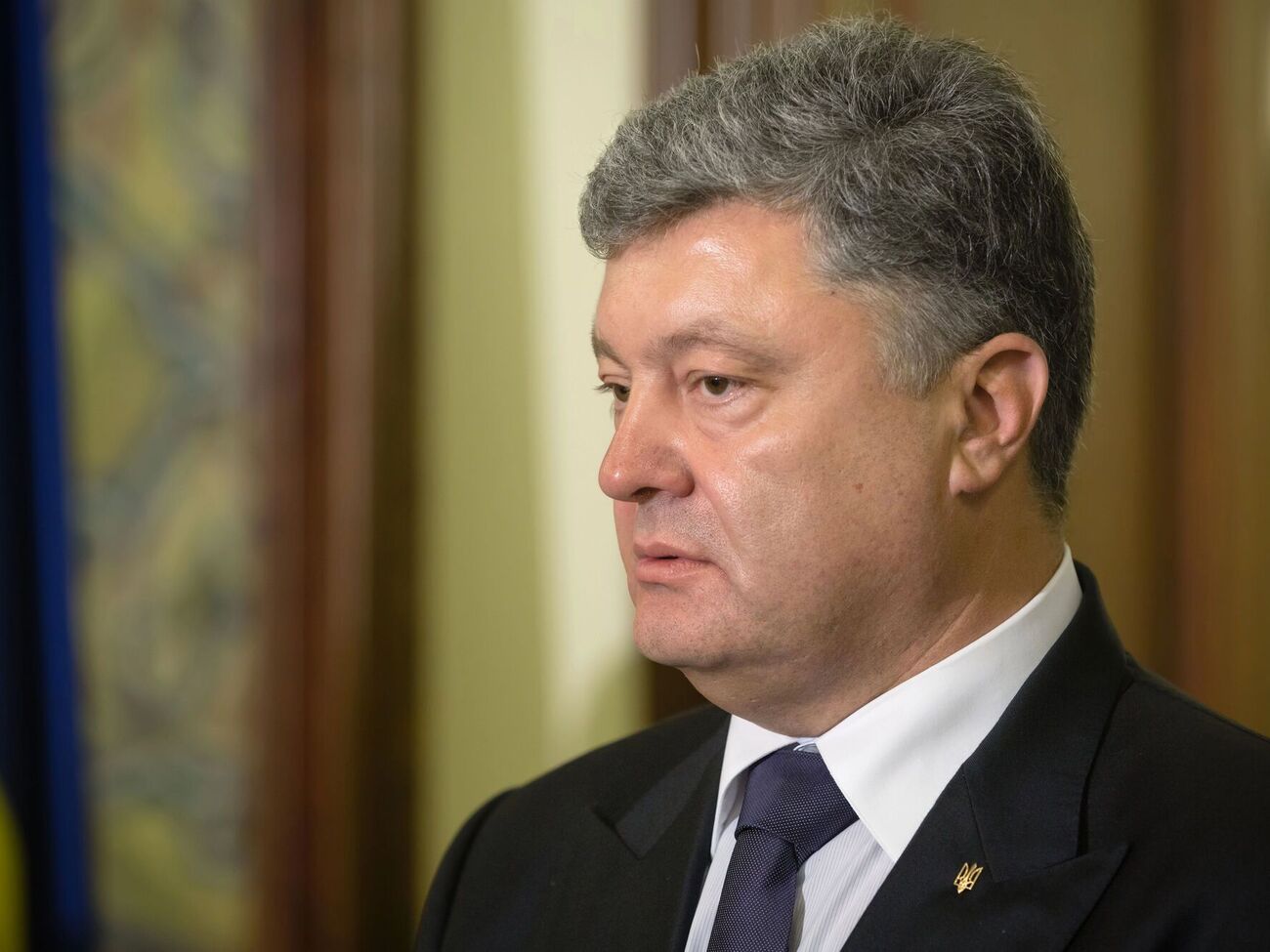 У 2015 році, Порошенко в телефонній розмові з Путіним привітав його з 1 травня словами "Жму руку! Обнімаю!", нагадав Гладких