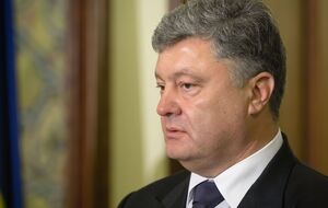 У 2015 році, Порошенко в телефонній розмові з Путіним привітав його з 1 травня словами "Жму руку! Обнімаю!", нагадав Гладких