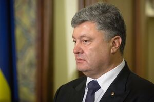 В 2015 году Порошенко в телефонном разговоре с Путиным поздравил его с 1 мая словами "Жму руку! Обнимаю!", напомнил Гладких