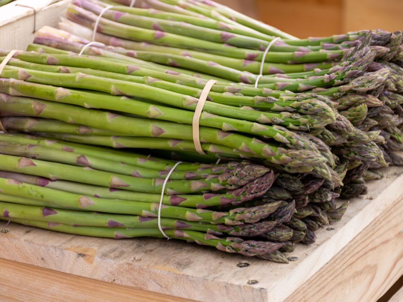 Спаржу рекомендують зберігати в холодильнику до п'яти днів