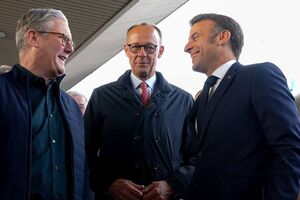 Мерц (в центре) приехал в Киев на встречу "коалиции желающих"