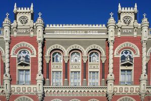 Нацбанк оставляет некоторые ограничения на валютные операции