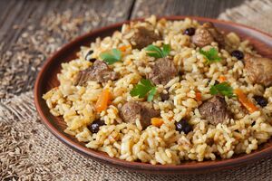 Для плова понадобится 1,2 кг телячьих ребер или другое мясо