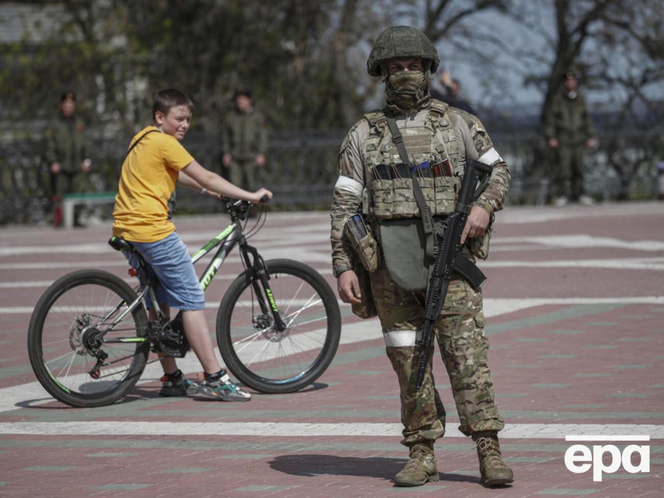 В ЦНС считают, что оккупанты хотят затянуть на ВОТ как можно больше людей