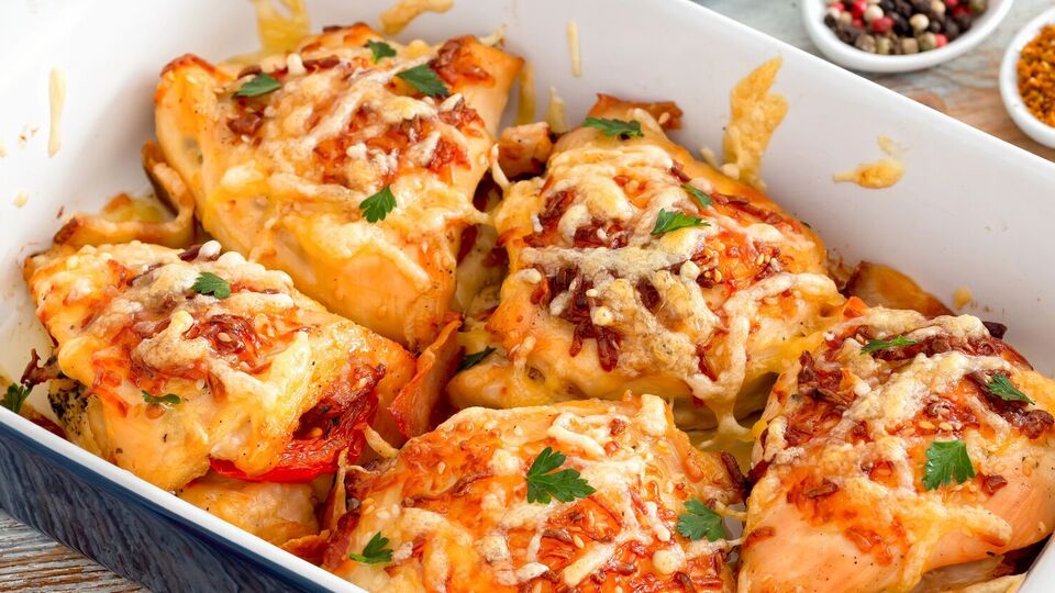 Для блюда вам понадобится 120 г твердого сыра