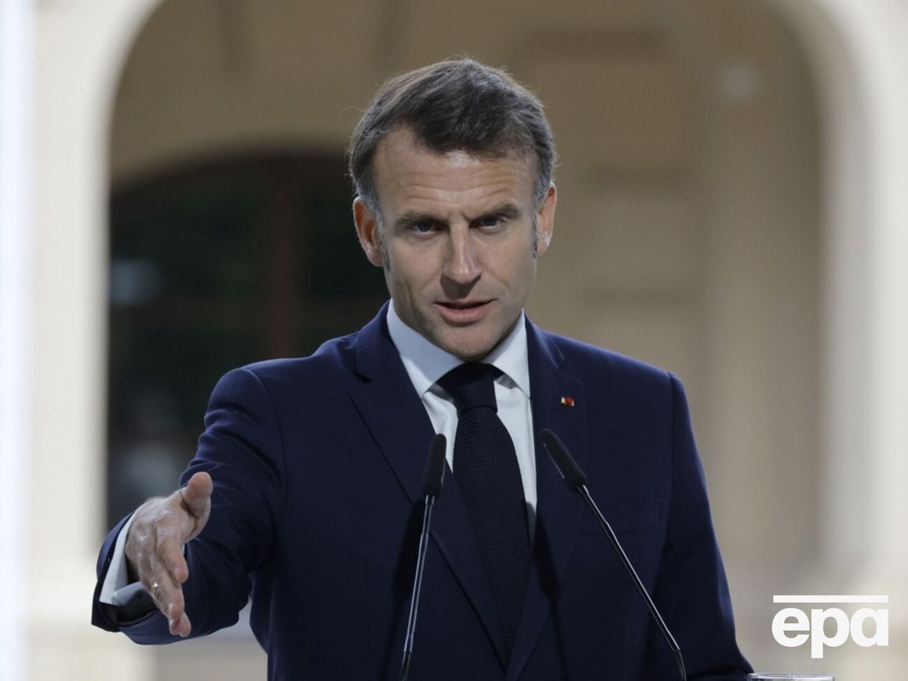 Французький президент заявив, що йдеться "не про сотні тисяч" військових