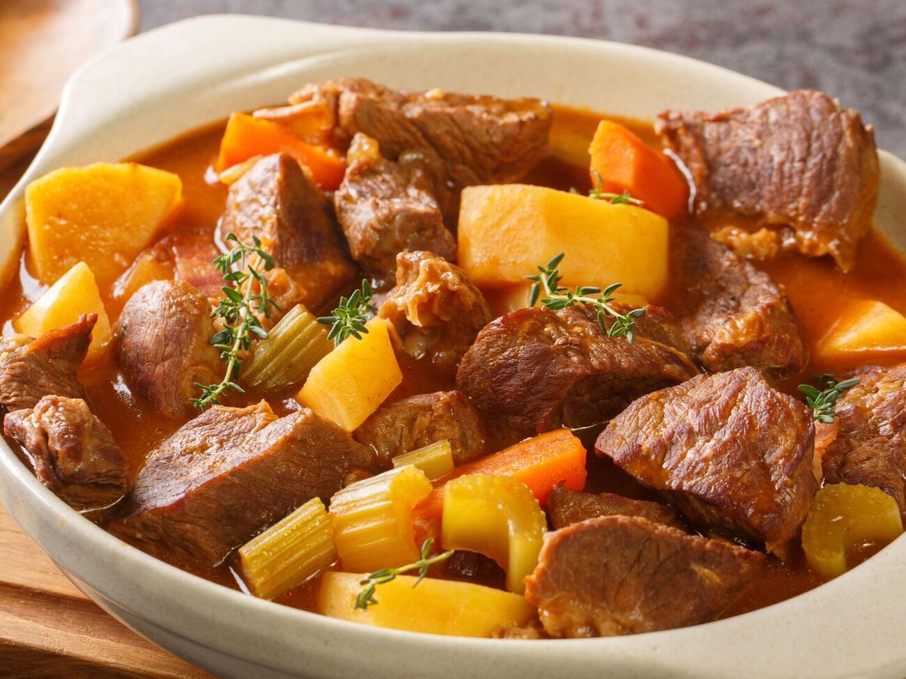 Страву потрібно спочатку готувати на плиті, а потім допекти в духовці