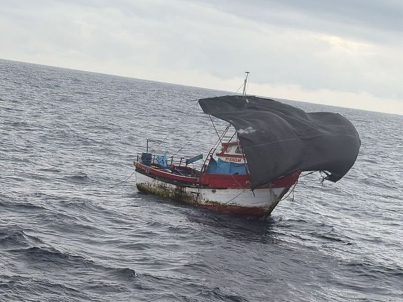 Моряки провели в лодке 55 дней