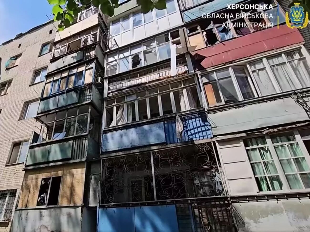 Местные власти проинформировали о попадании российских снарядов в многоэтажку и повреждении электросетей