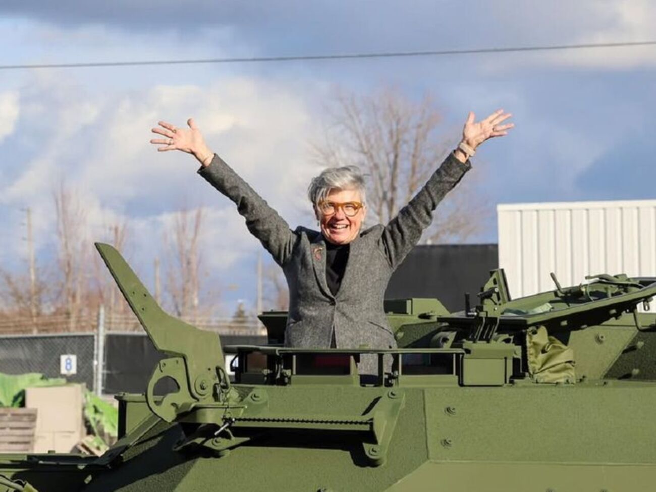 Тату Цмоць зробила на лівій руці