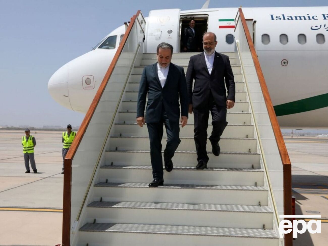 Сторону Ирана на переговорах представлял, в частности, министр иностранных дел страны Аббас Аракчи