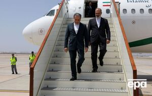 Сторону Ирана на переговорах представлял, в частности, министр иностранных дел страны Аббас Аракчи