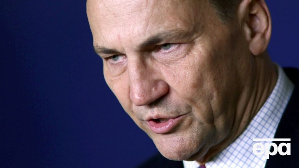 Сикорский отозвал разрешение на работу консульства РФ в Польше