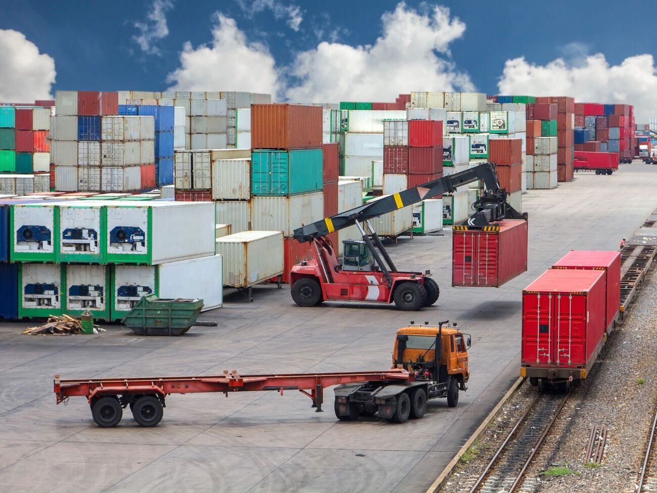 Развитие железнодорожных контейнерных перевозок является стратегически важным для УЗ, написал Климпуш