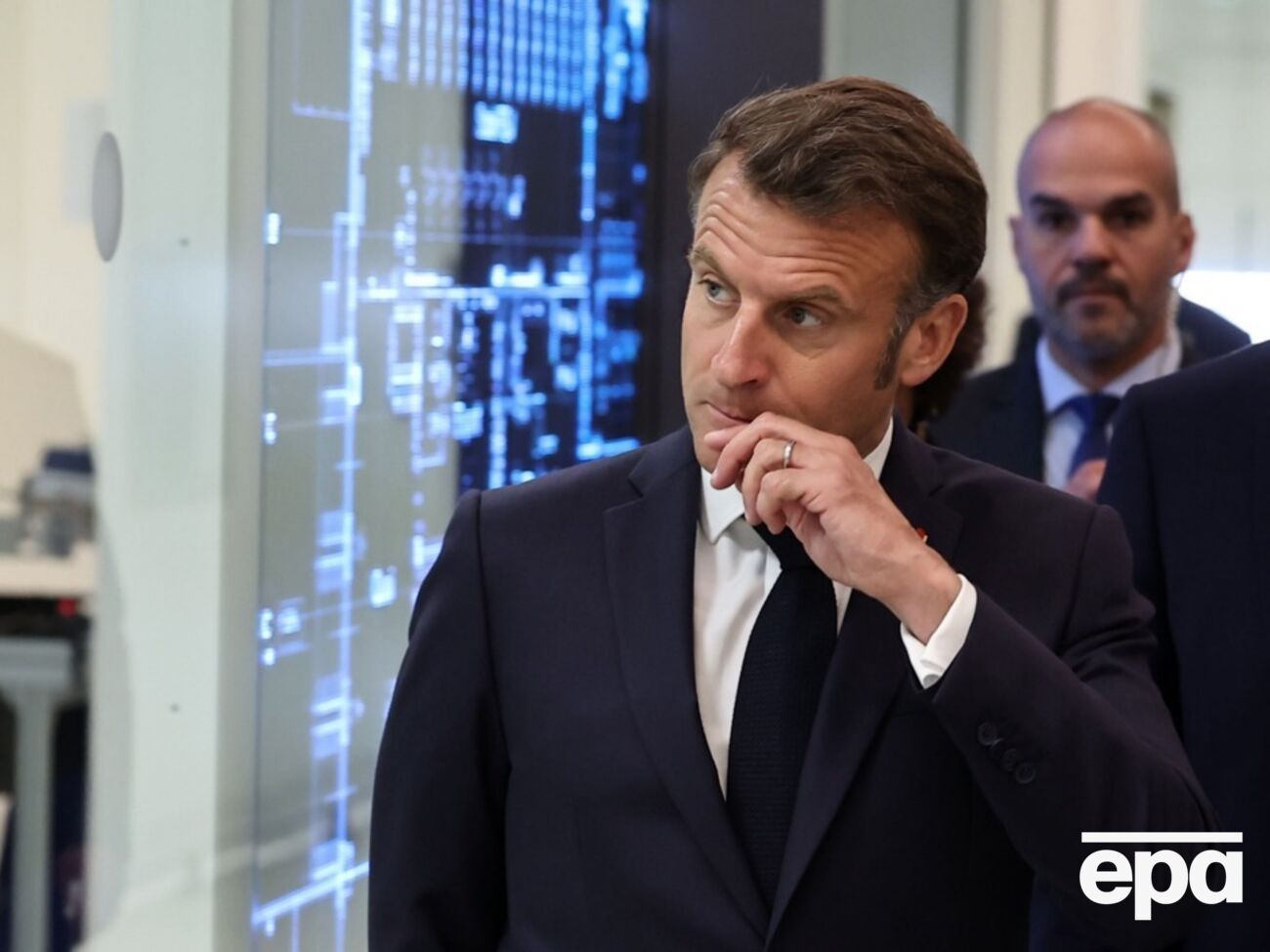 Макрон заявил, что Запад должен ввести санкции, если РФ не прекратит огонь