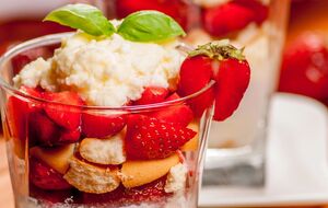 Для этого десерта нужно всего 250 г клубники