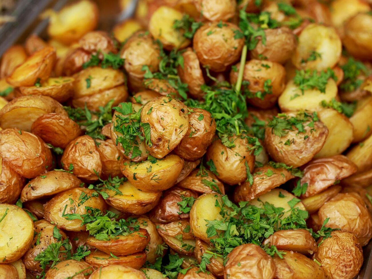 По этому рецепту картофель готовится в одной сковородке без отдельной варки