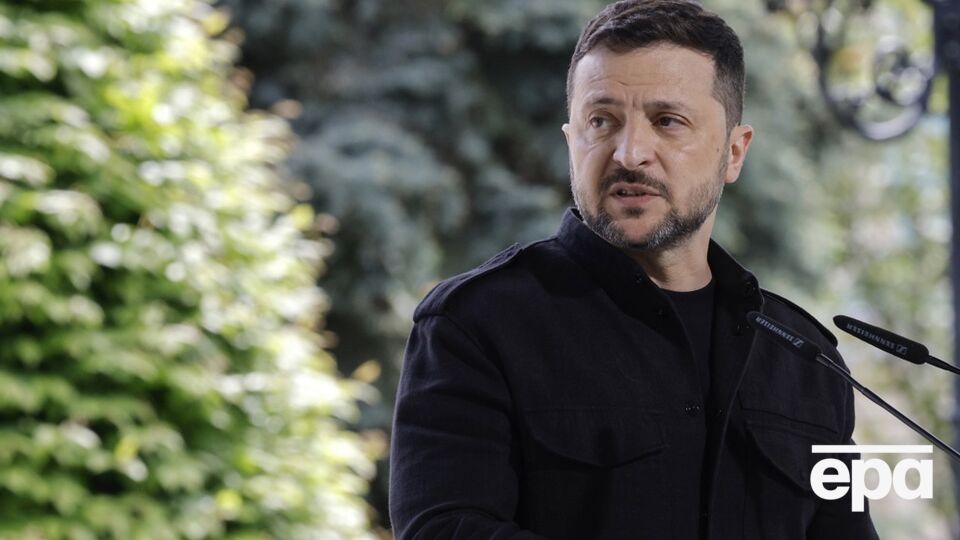 За словами Зеленського, на цю тему так можуть говорити тільки люди, які не розуміються на форматі постачань зброї