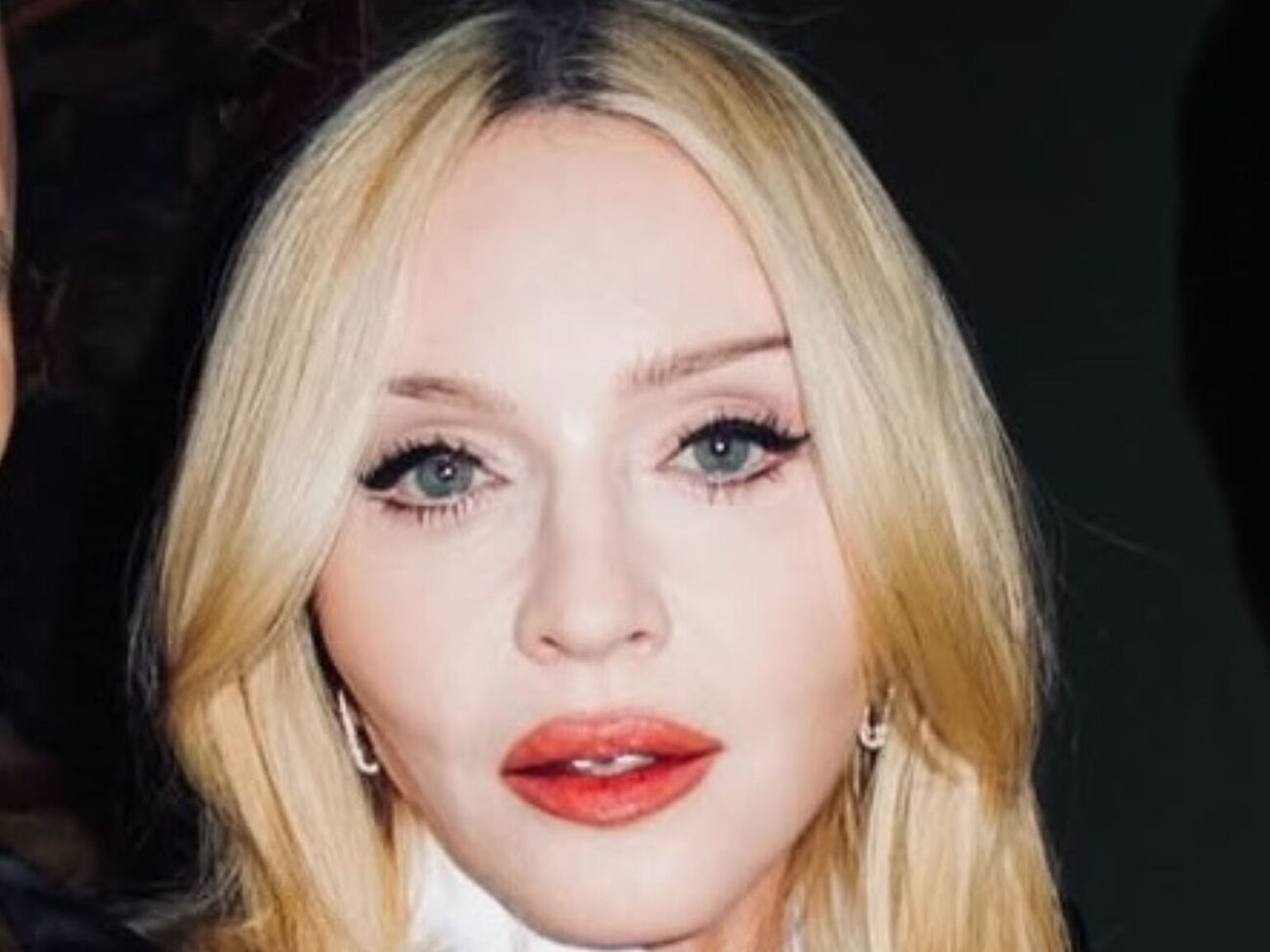 Ранее фильм о Мадонне начинала снимать киностудия Universal, но съемки отменили