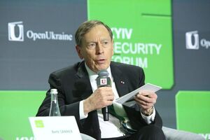 Петреус: ЗСУ, на відміну від минулого року, коли їм доводилося обмежувати використання снарядів, мають достатній запас артилерії