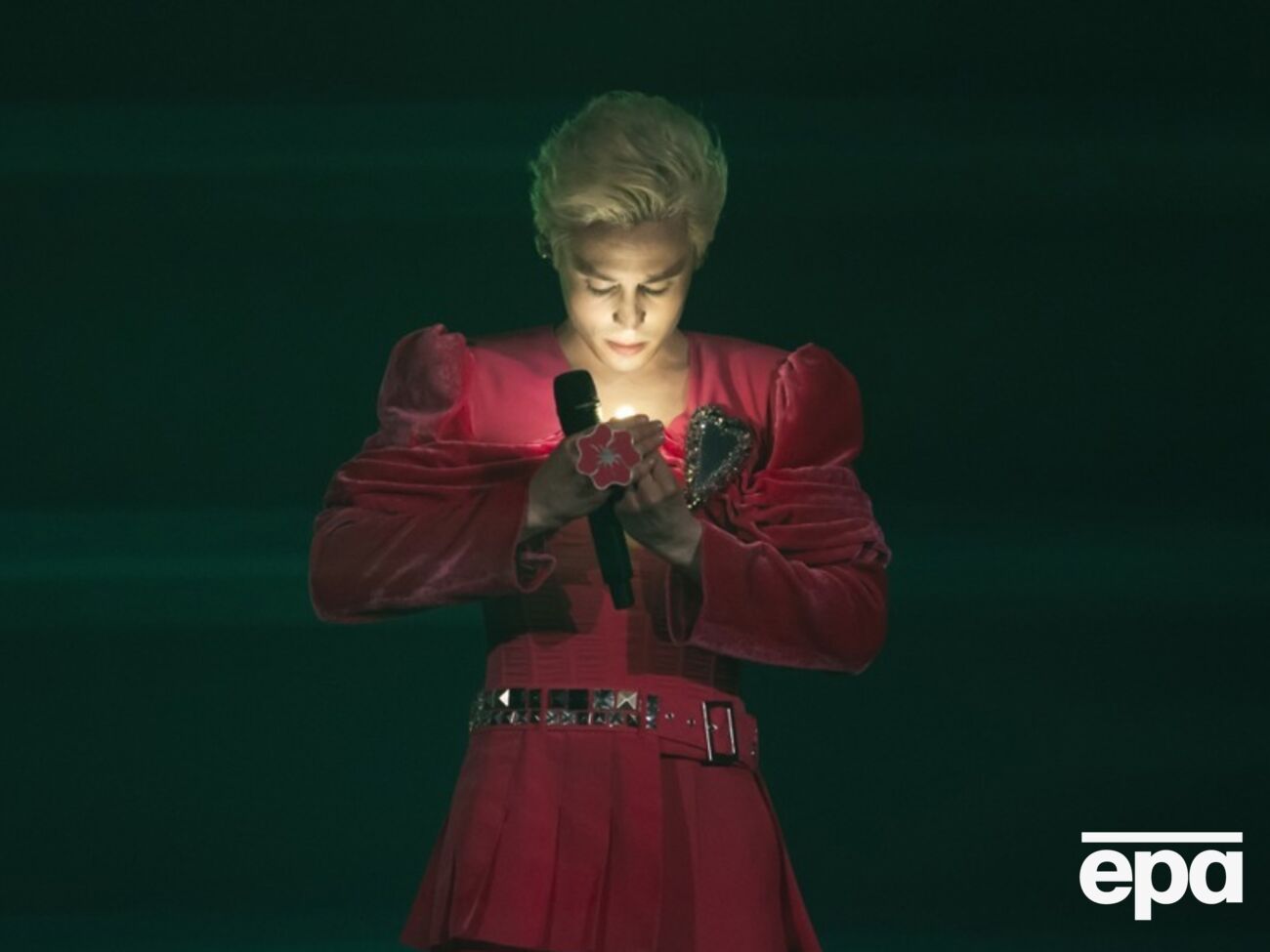 Режисером конкурсного номера Ziferblat стала Марія Коростельова