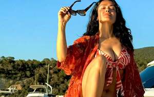 Гаєк позувала для фото