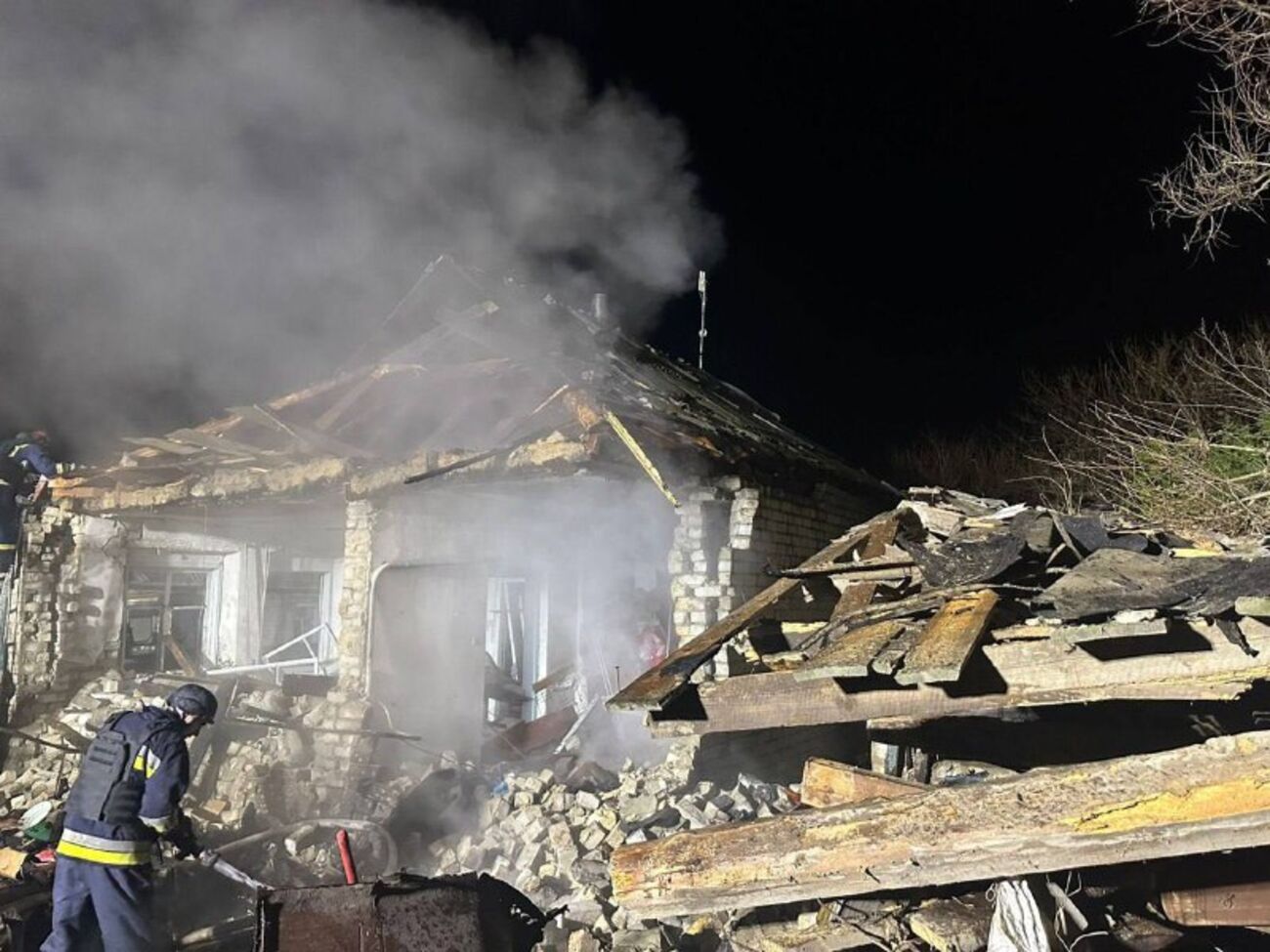 РФ била дронами и КАБ