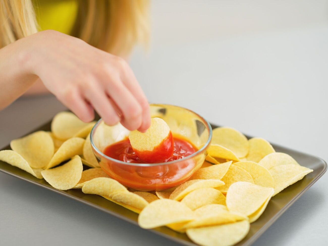 Блюдо подают охлажденным