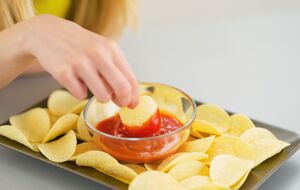 Блюдо подают охлажденным