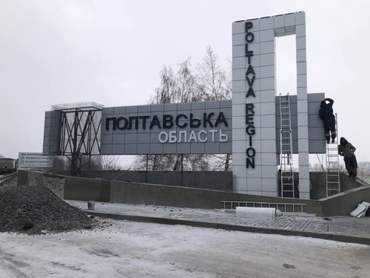 Фигуранта также подозревают в попытках вычислить боевые позиции и маршруты патрулирования МОГ области