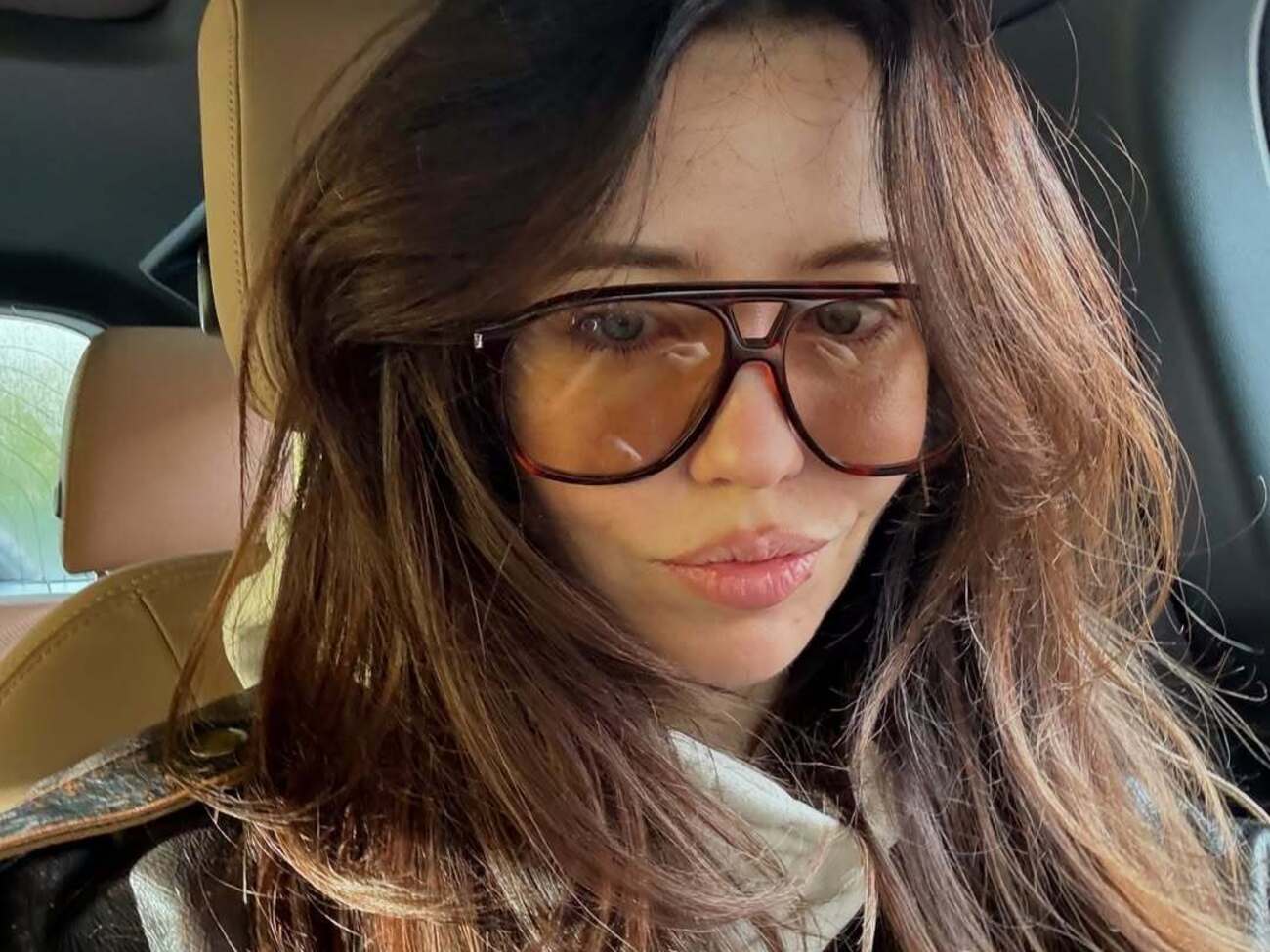 Дорофеева устроила зажигательные танцы перед камерой