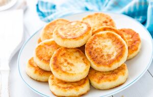 Сырники подают теплыми