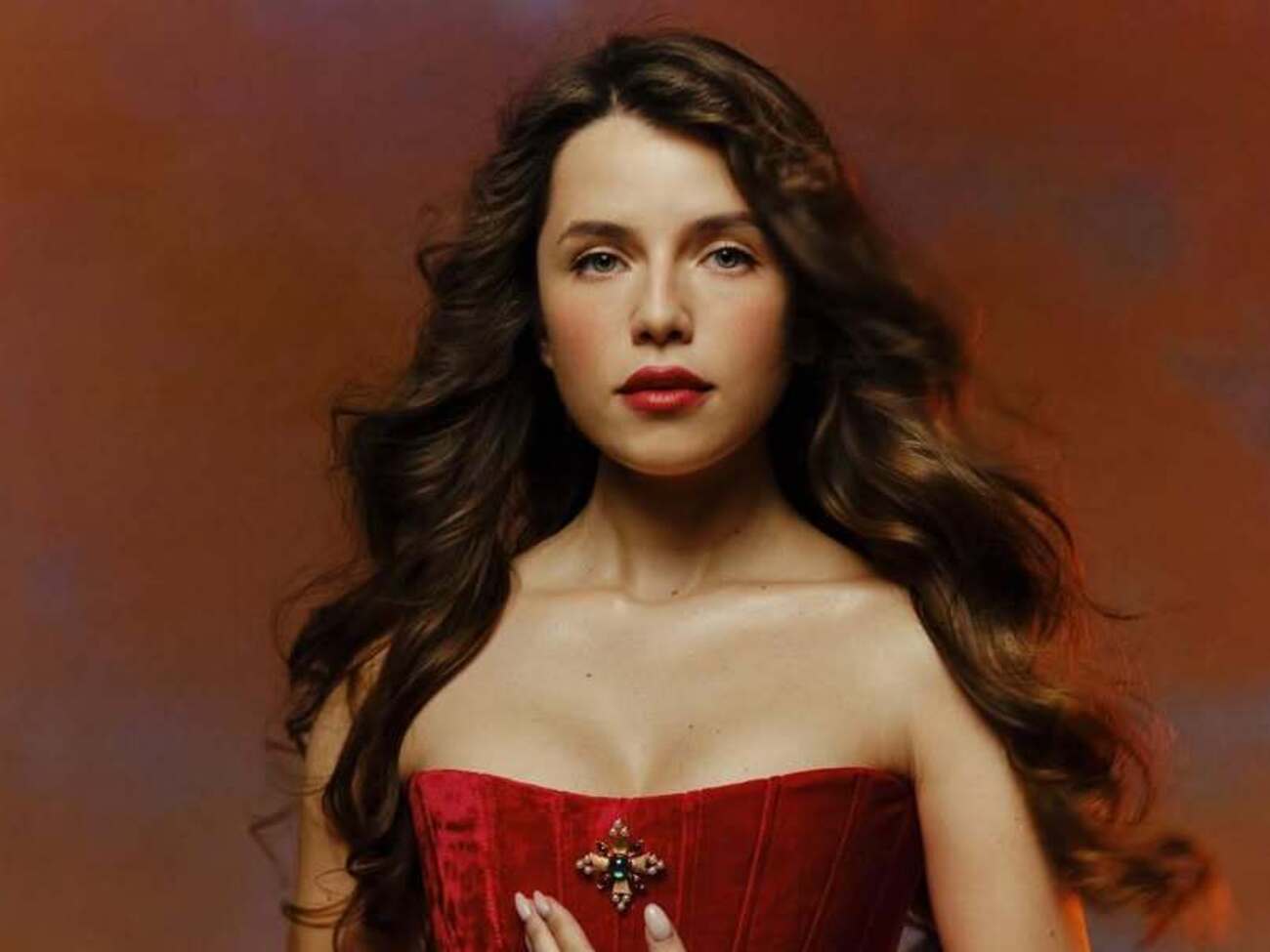 Соловий опубликовала фото, на которых позирует на фоне Эйфелевой башни