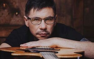 Лесик був учасником українського гурту Dzidzio