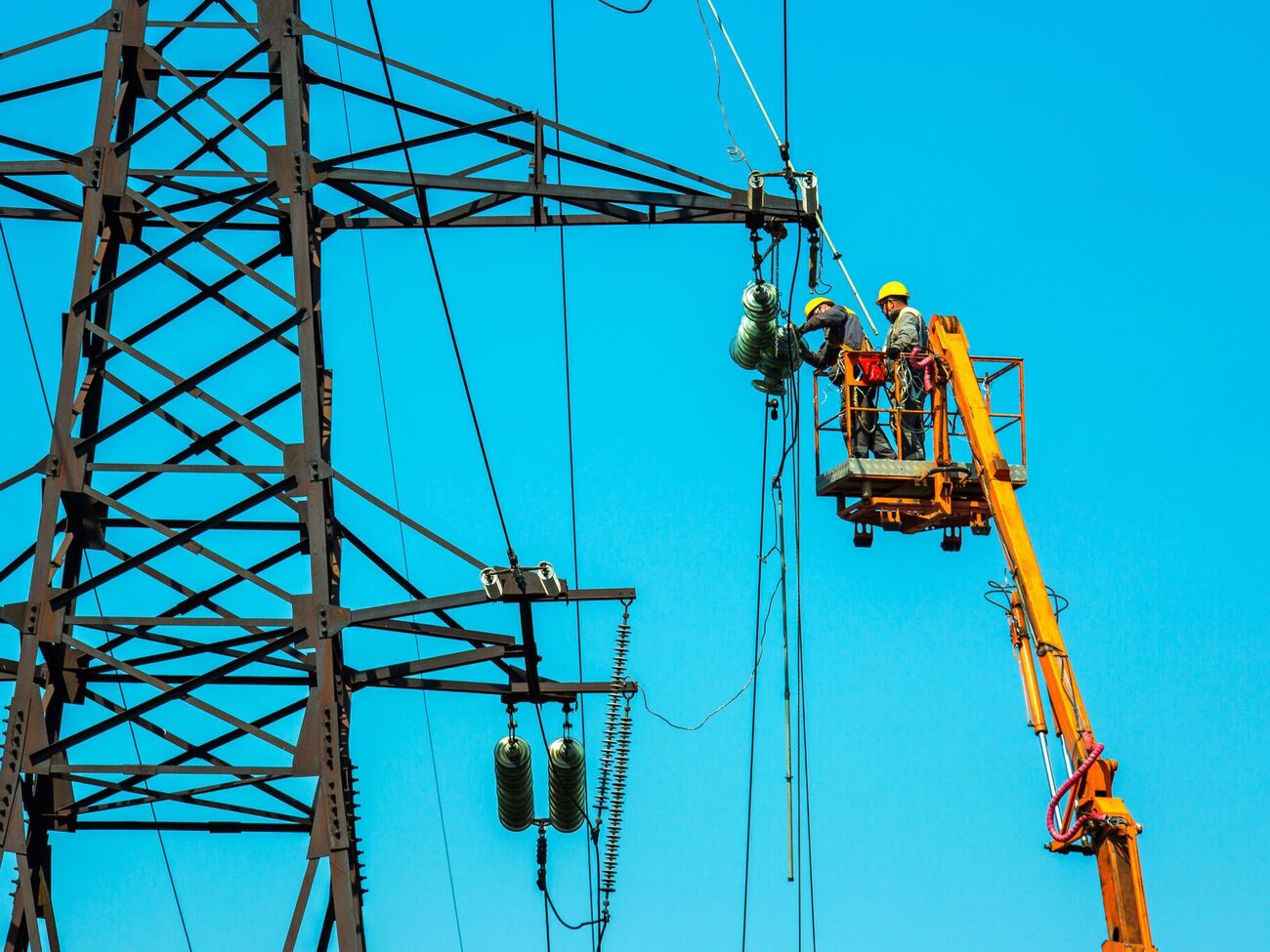 ДТЕК відновлює енергопостачання в Дніпропетровській і Донецькій областях
