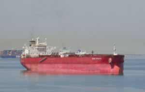 За даними ЗМІ, танкер входить до "тіньового нафтового флоту" РФ
