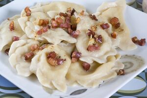 Вареники подають гарячими