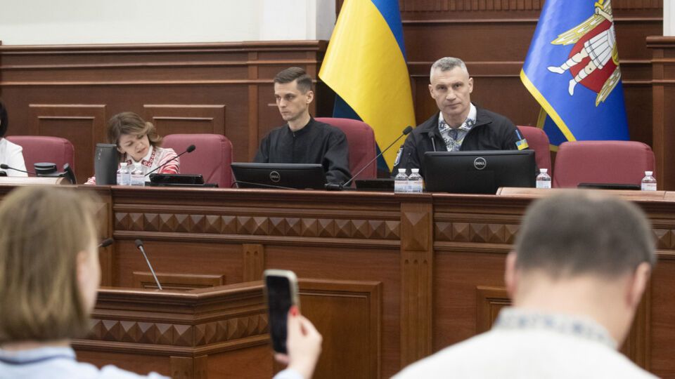 Сьогодні депутати мають збільшити допомогу армії ще на 500 млн грн, заявив мер