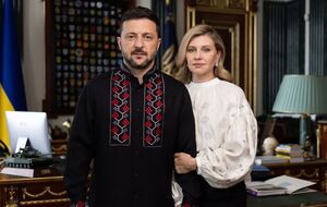 Калина на вышиванке Зеленского символизирует кровь