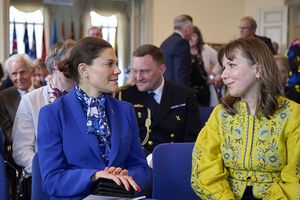 Кронпринцесса (слева) посетила Украинский институт