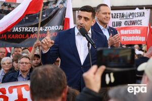 Симион – лидер партии AUR, которая выступает против военной помощи Украине и критикует политику ЕС, подобно Орбану и Фицо
