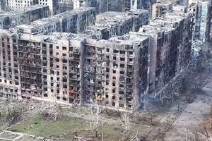 По словам спикера ОТГ "Луганск", россияне продвигаются в Торецке за счет уничтожения позиций ВСУ