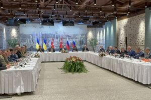 Sky News із посиланням на джерела писала, що зустріч між українською й російською делегаціями розпочалася після короткого спілкування американських чиновників із російськими