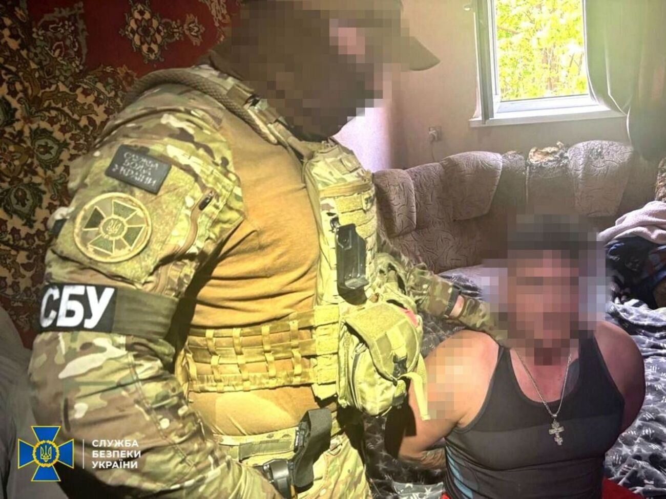 За даними СБУ, чоловік зробив для ФСБ віддалений доступ до свого телефона, щоб окупанти могли відстежувати його геолокацію в режимі онлайн