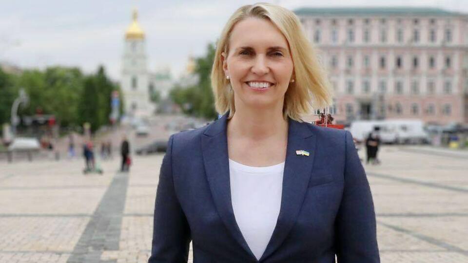 Бринк уволилась с должности посла в Украине в апреле