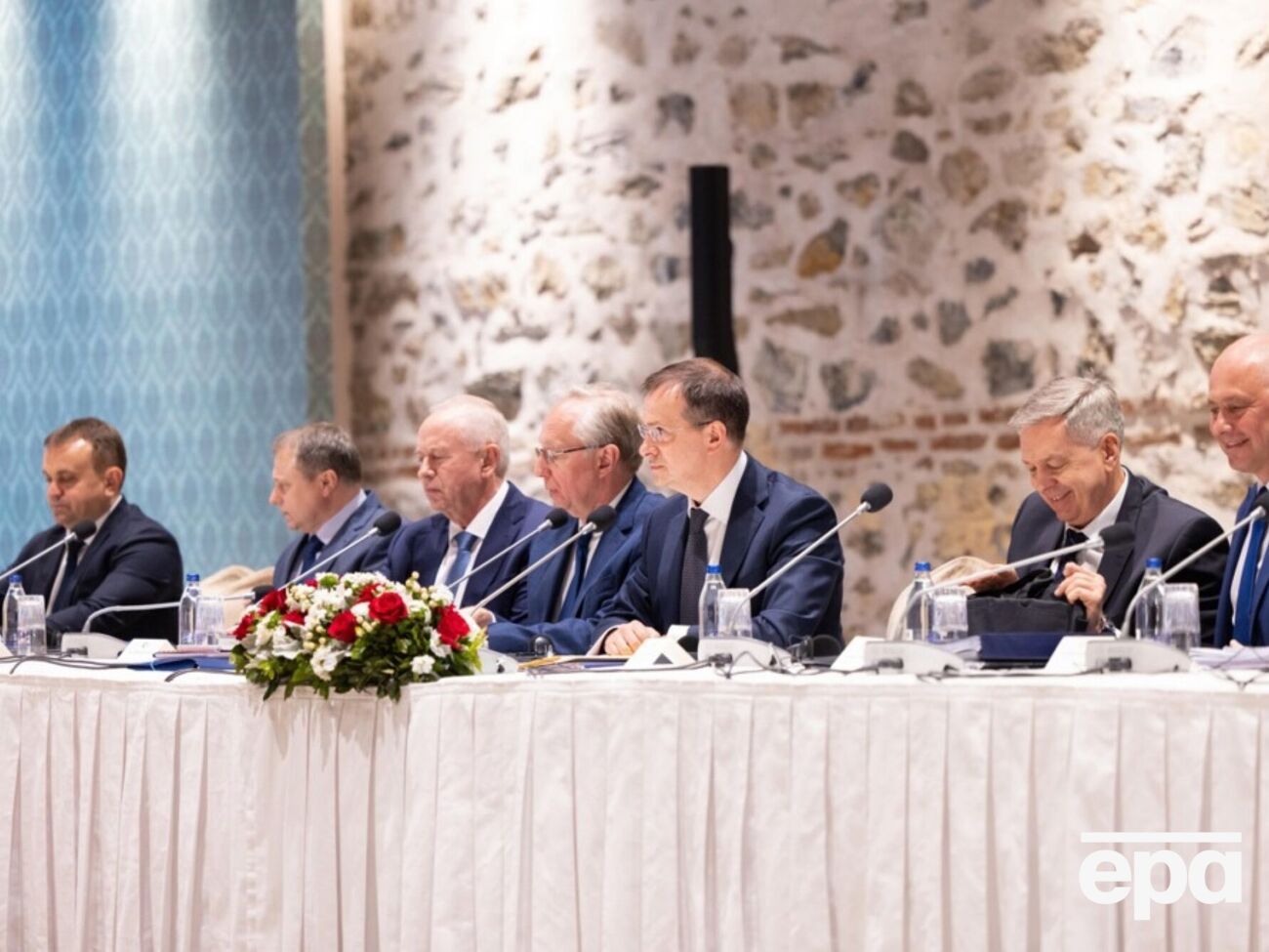 По словам собеседников, российская сторона выдвинула украинской делегации жесткие требования