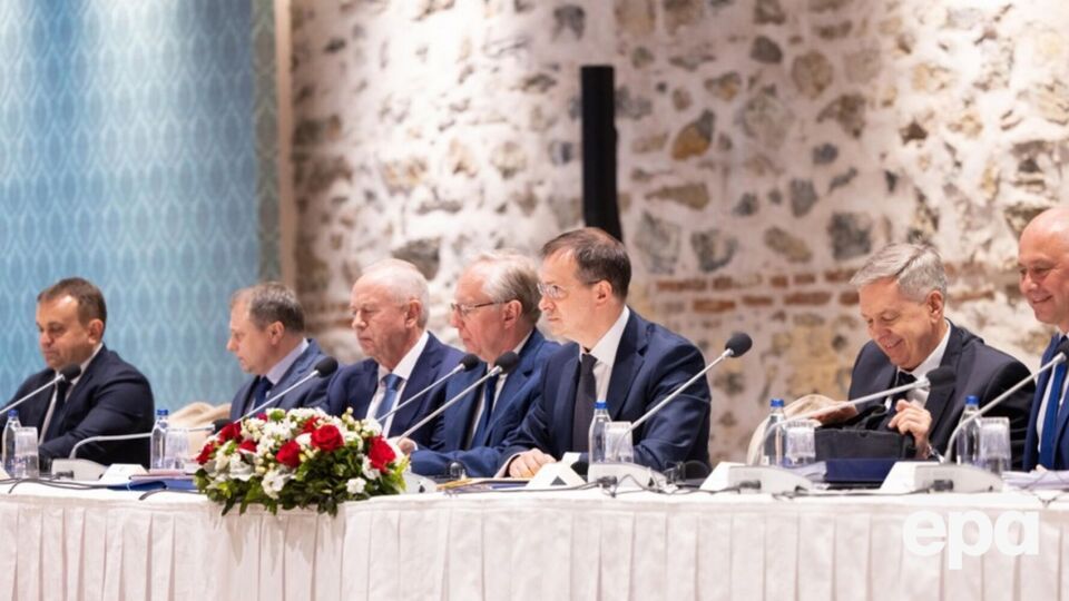 По словам собеседников, российская сторона выдвинула украинской делегации жесткие требования